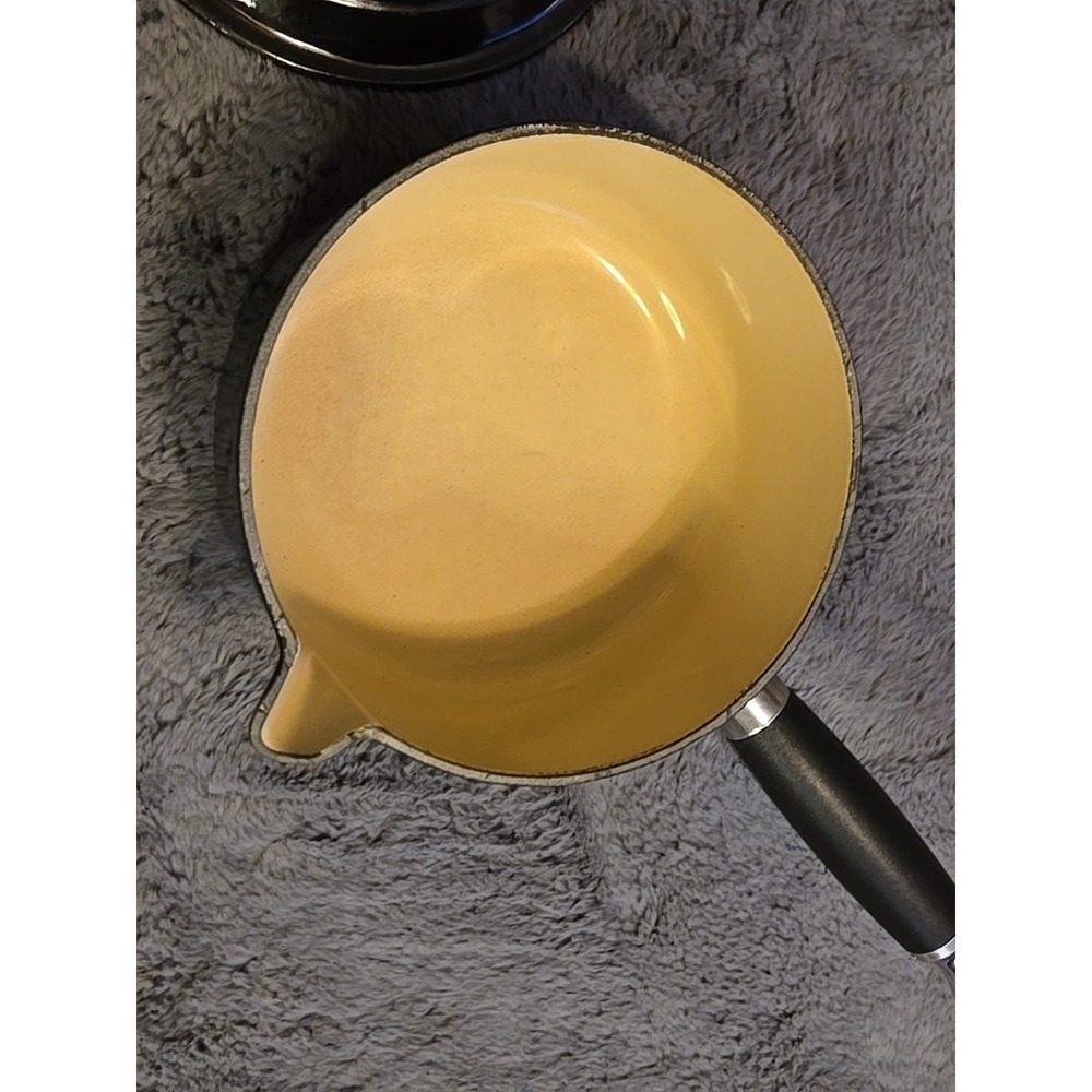 Le Creuset #18 Saucepan with Lid Black Enameled Cast Iron 1.75 Qt 2 L Phenolic - Picture 11 of 16